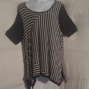 Kate & Mallory Black and White Striped Short Sleeve Top